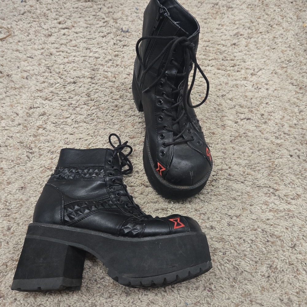 Demonia Ranger Boots Size 9